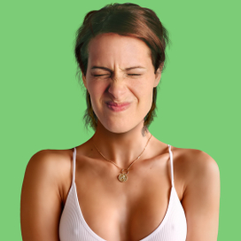 Девушка. Зажмурилась