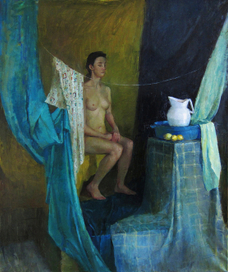 за драпировками