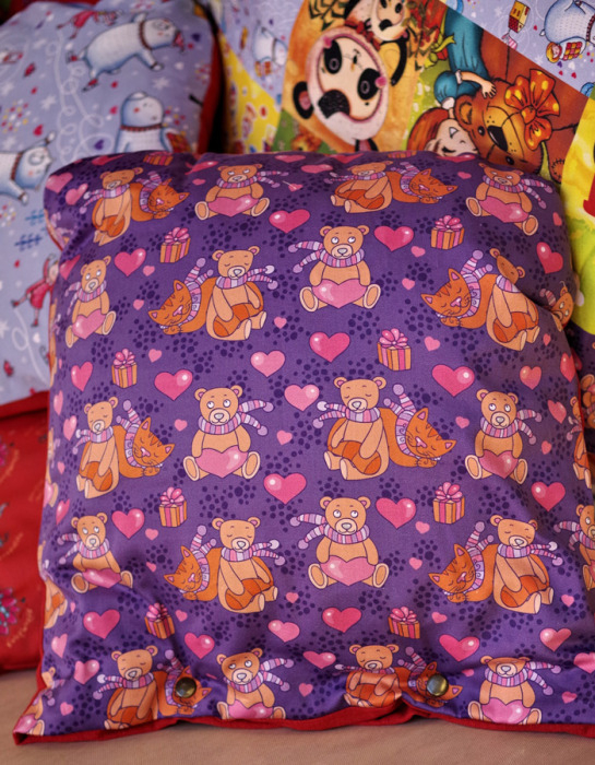 Принт с мишками и кошками