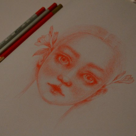 Девочка с цветами в волосах 