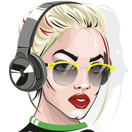 Девушка в наушниках