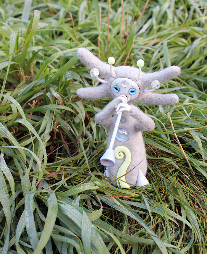 Играющий траве