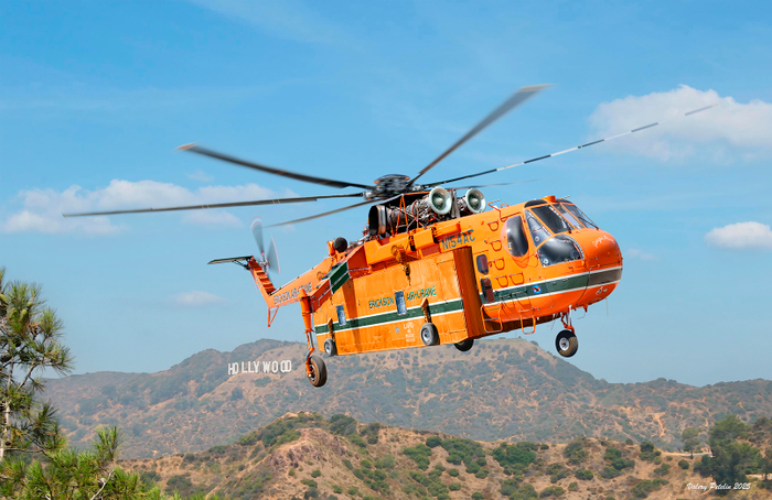 Sikorsky S-64E Skycrane with Universal Pod 