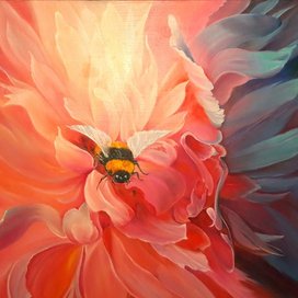 Пион и пчёлка. 