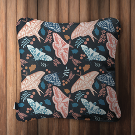 Подушка с мотыльками