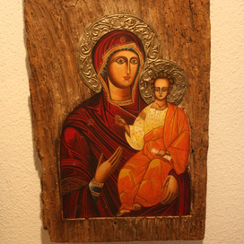 Икона Богоматери с младенцем.