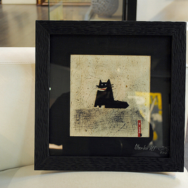 .. а черный кот колбаски просит.