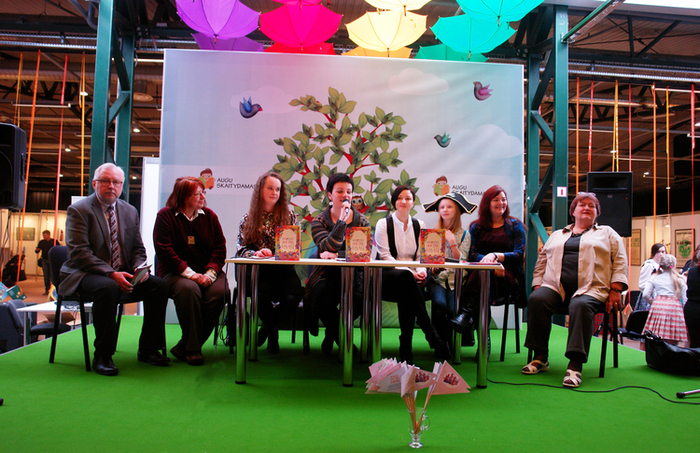 Презентация книги "Vaivorykste, Eolo juros pirate"