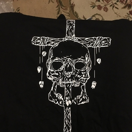 Готовый принт на футболке.