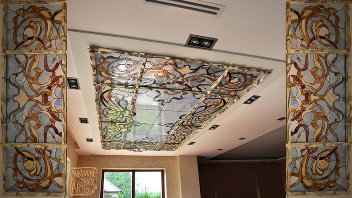 Витраж Тиффани для потолка "Ветви и ленты" в интерьере.