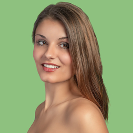 Красивая девушка. Полуанфас