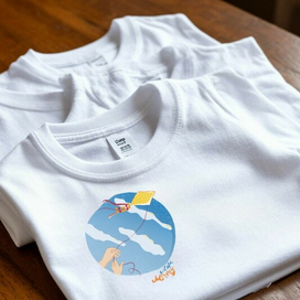 разработка фирменного принта на футболки в детский лагерь