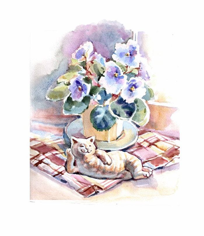 Натюрморт с голубой фиалкой и фигуркой кота)