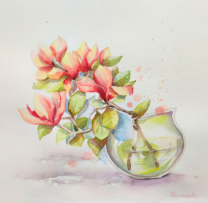 Веточка магнолии в вазе