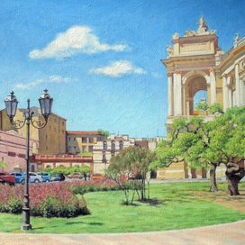 Летом возле оперного