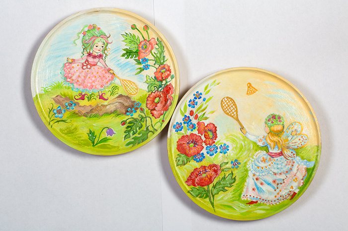 Феечки играют в бадминтон