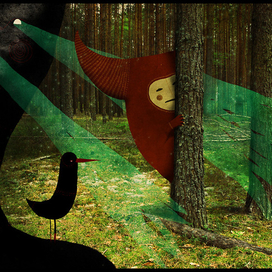 Из-за дерева