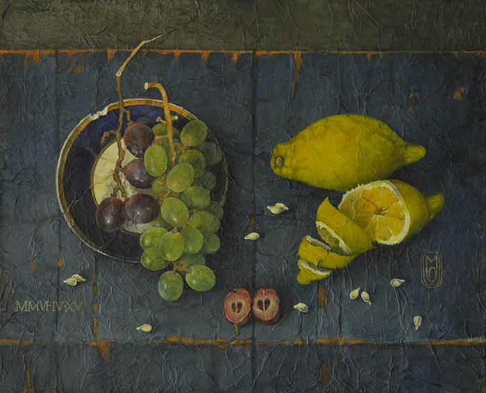 Жёлтые лимоны, зеленый виноград