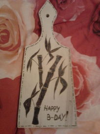 просто техника выжигания на просто доске сфотографирована на просто телефон