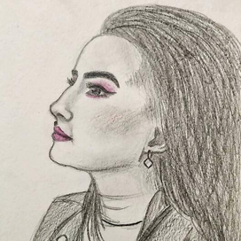 Девушка с розовым