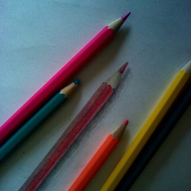 третий слева