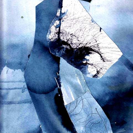 девушка в синем