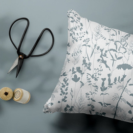 Бесшовный паттерн с цветами и травами