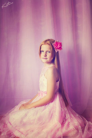 Девочка с цветком