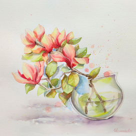 Веточка магнолии в вазе