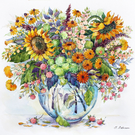 Букет с подсолнухами и ягодами