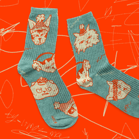 Дизайн носков с иллюстрациями "Коты в шапках"