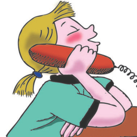 Девочка говорит по телефону