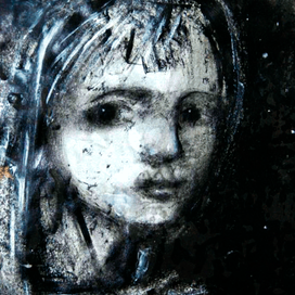 девочка в капюшоне