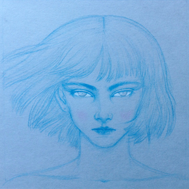 Девушка с голубыми волосами