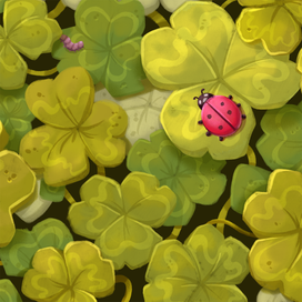 Божья коровка среди листьев клевера