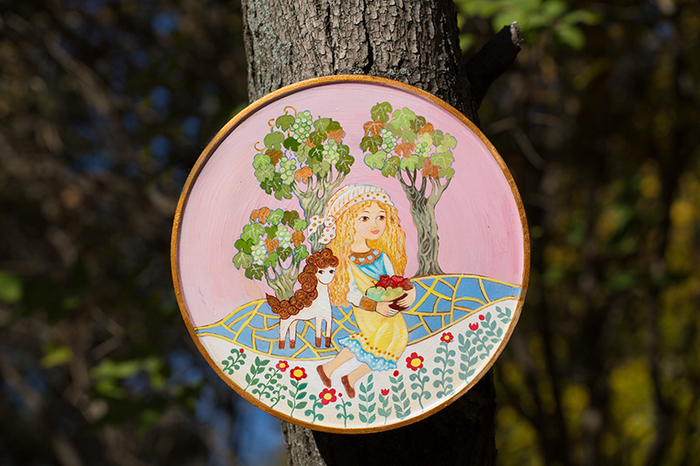 Девушка и овечка