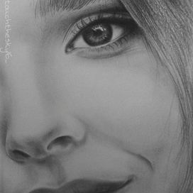 Актриса Хлоя Морец