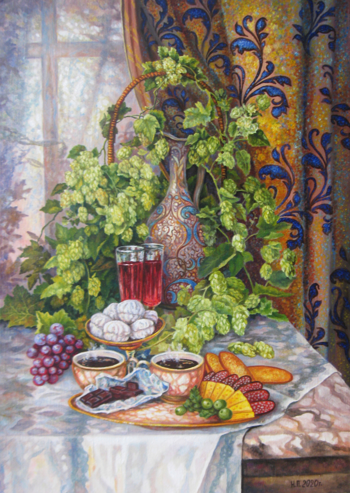 Игра светотени и солнечных пятен на столике для двоих