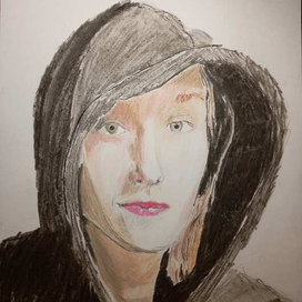 Девушка в капюшоне