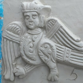 Рельеф сирены.