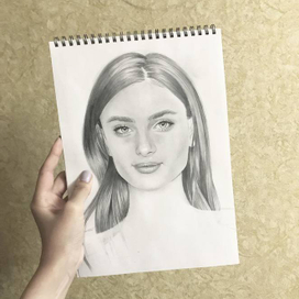 Портрет Тейлор Хилл