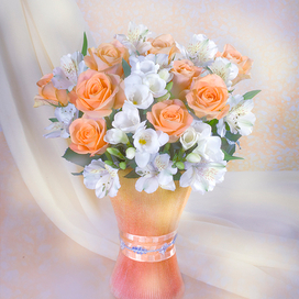 Розы и альстрамерии