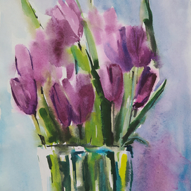 Тюльпаны в стеклянной вазе