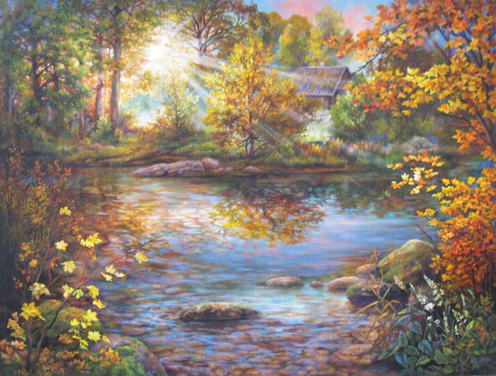 Над осенним озером золотой рассвет