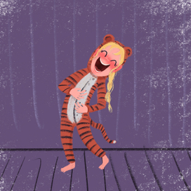 Веселая девочка в костюме тигра