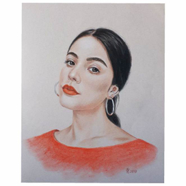 Портрет девушки в красном