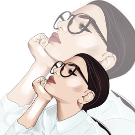 Девушка в очках.