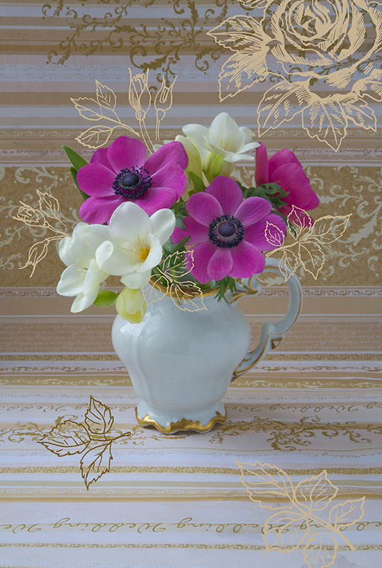 Анемоны в белом молочнике