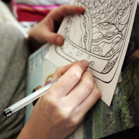 Раскраска. "Веселый" пирожок и "грустный"