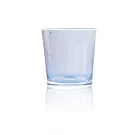 прозрачная пустая стеклянная чашка на белом фоне	
